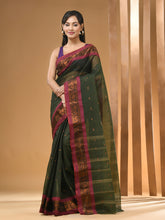 Load image into Gallery viewer, Green Pure Cotton Tant Saree With Zari Border
