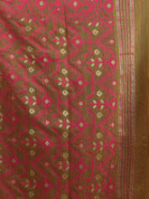 Load image into Gallery viewer, Sap Green Silk Cotton Jamdani Saree With Woven Designs
