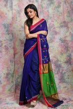 Load image into Gallery viewer, Royal Blue Floral Designed Handloom Saree With Green Pallu
