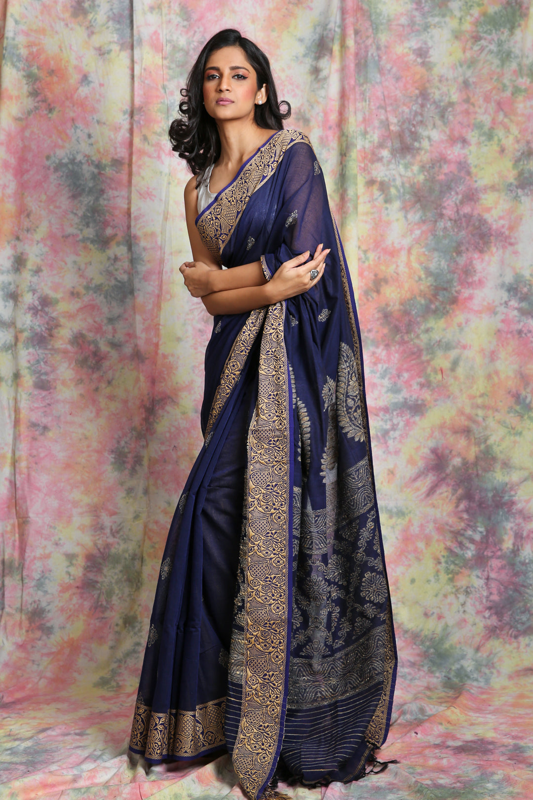 Blue Pure Cotton Handwoven Saree With Thread Work