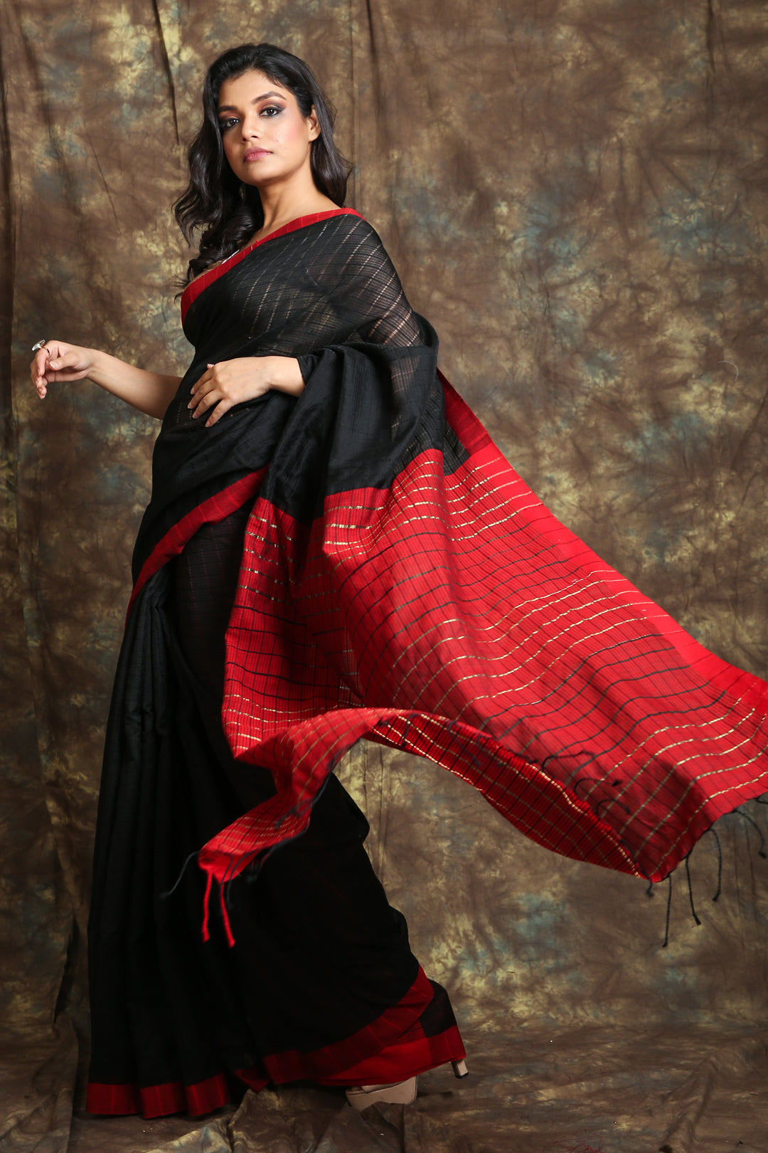 Black Handloom Saree With Red Border And Pallu