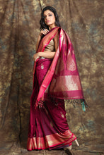 Load image into Gallery viewer, Magenta Pure Cotton Handloom Saree With Dual Border
