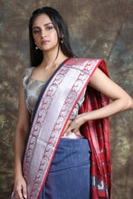 Load image into Gallery viewer, Grey Blended Cotton Handwoven Soft Saree With Zari Work
