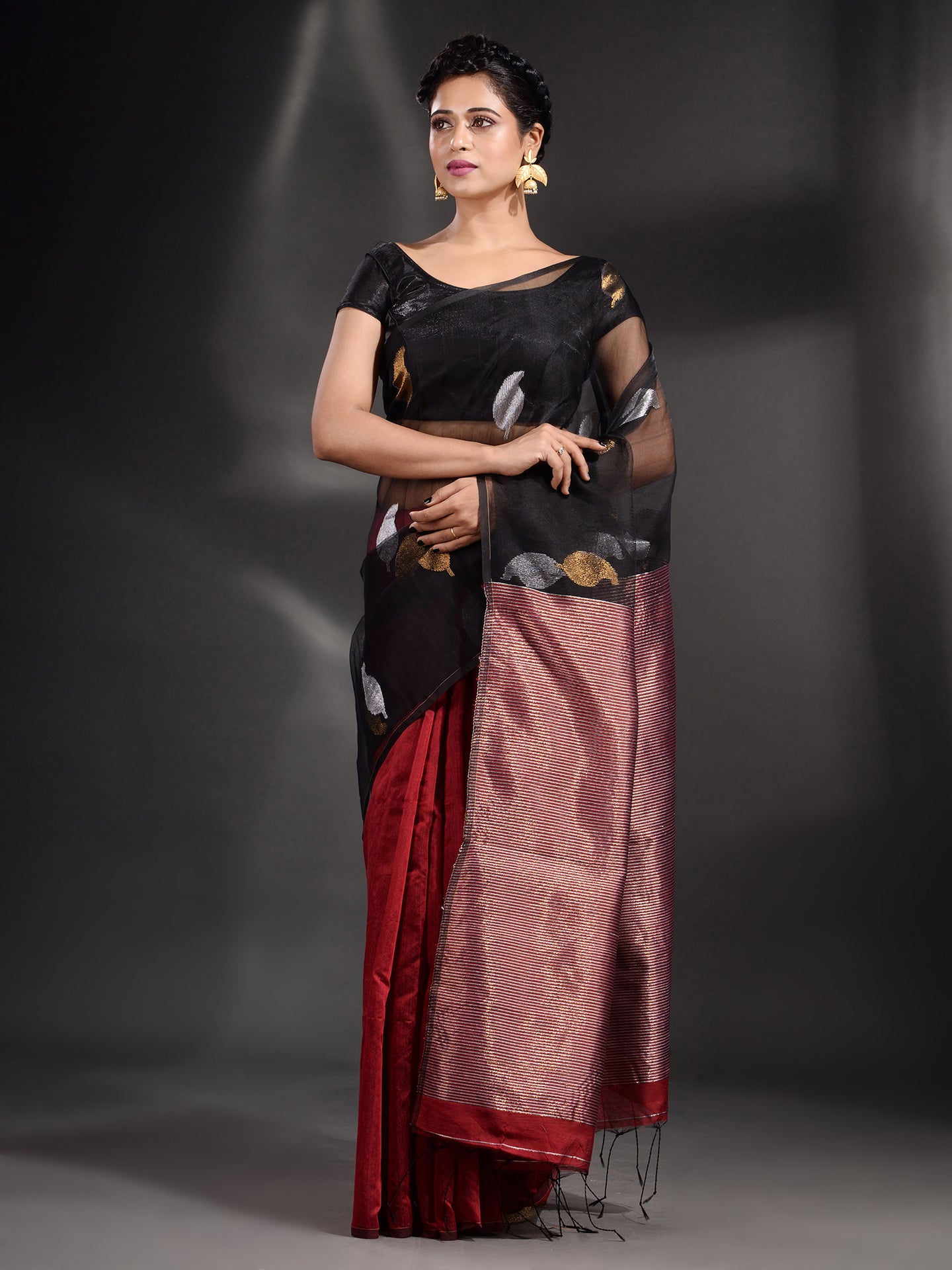 Black And Red Cotton Blend Handwoven Saree With Zari Pallu