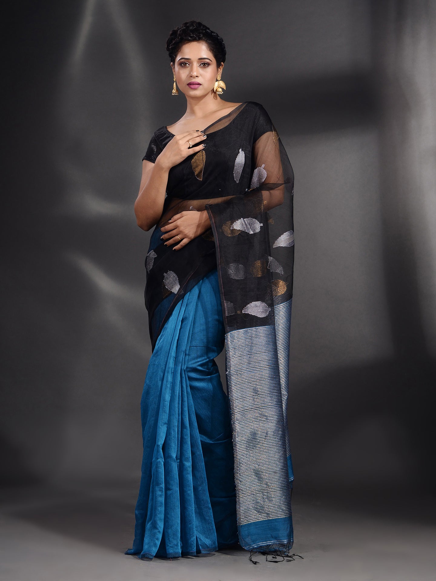 Black And Sky Blue Cotton Blend Handwoven Saree With Zari Pallu