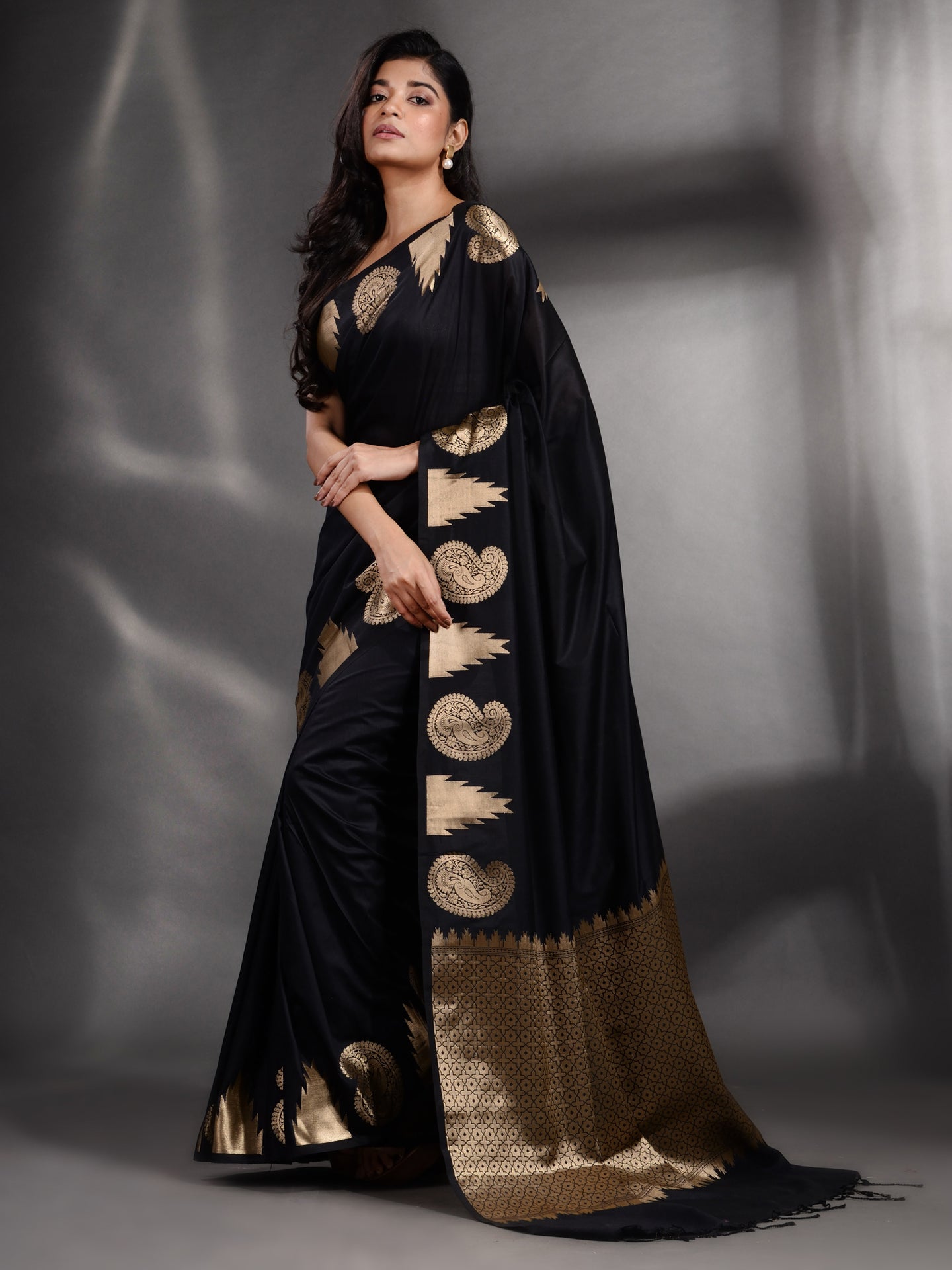 Black Silk Handwoven Soft Saree With Kolka Border