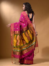 Load image into Gallery viewer, Fuchsia And Sap Green Cotton Blend Handwoven Patli Pallu Saree With Floral And Paisley Motifs
