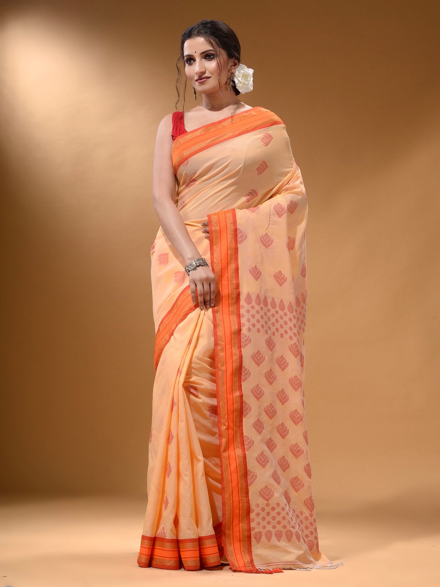 Cream Silk Matka Soft Saree With Textured Pallu