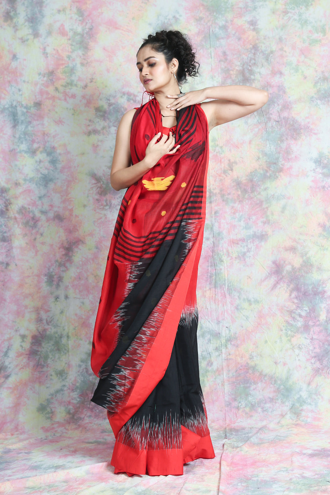 Sambalpuri Cotton Saree Handloom ikkat bomkai pasapali pata design odisha ( Saree) (Red White) : Amazon.in: Fashion