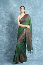 Load image into Gallery viewer, Green Handloom Saree With Border And Pallu Sequin
