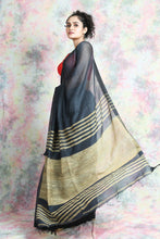 Load image into Gallery viewer, Grey Handloom Saree With Gheecha Pallu
