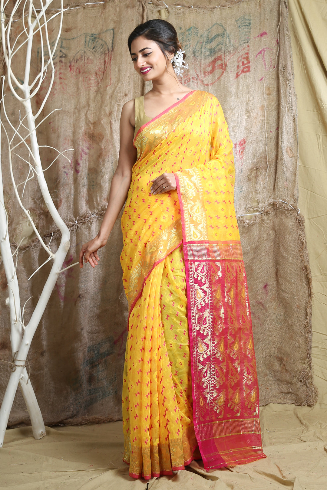 Yellow Silk Cotton Handwoven Soft Saree With Allover Thread weaving
