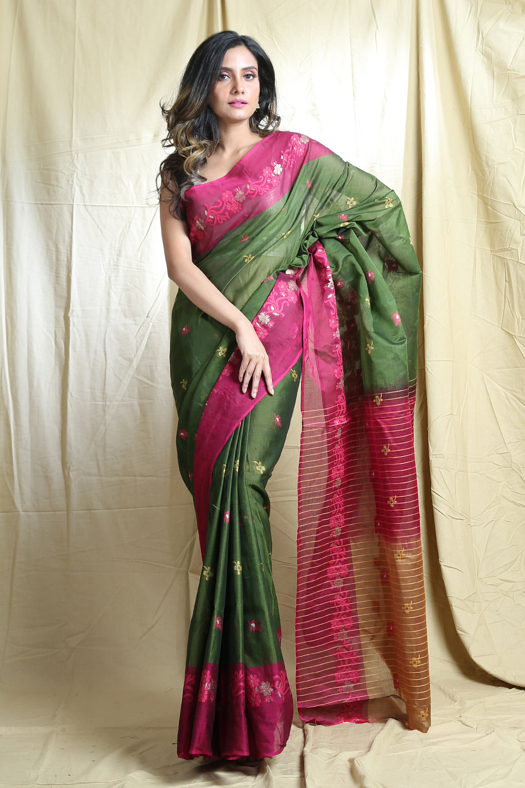 Green Blended Cotton Handwoven Soft Saree With Allover Flower Butta