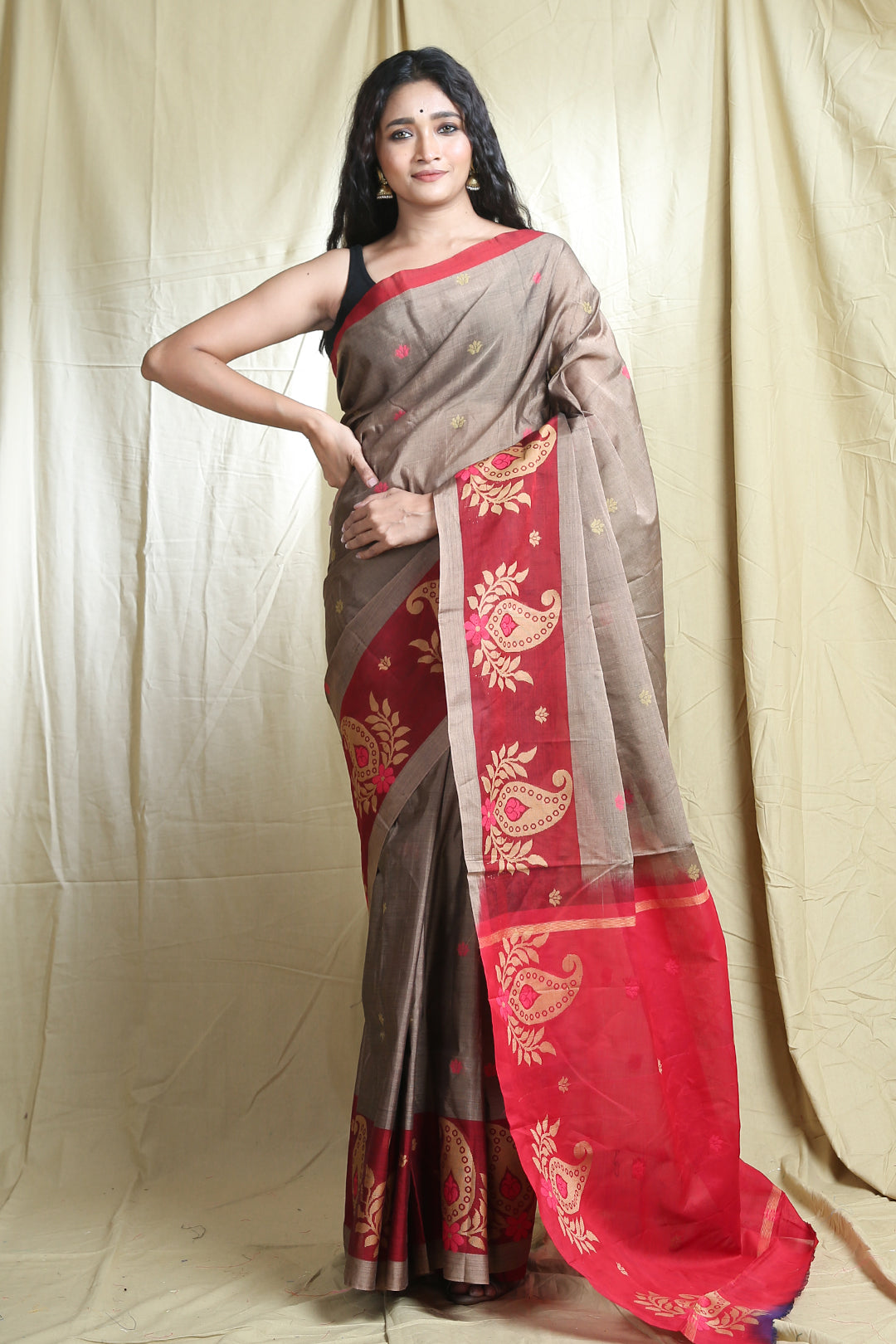 Beige Blended Cotton Handwoven Soft Saree With Allover Leaf Design