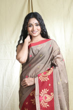 Load image into Gallery viewer, Beige Blended Cotton Handwoven Soft Saree With Allover Leaf Design
