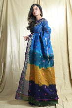 Load image into Gallery viewer, Blue Blended Cotton Handwoven Soft Saree With Allover Flower Butta
