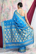 Load image into Gallery viewer, Sky Handloom Saree With Floral Pallu
