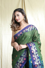 Load image into Gallery viewer, Green Blended Cotton Handwoven Soft Saree With Allover Flower Butta
