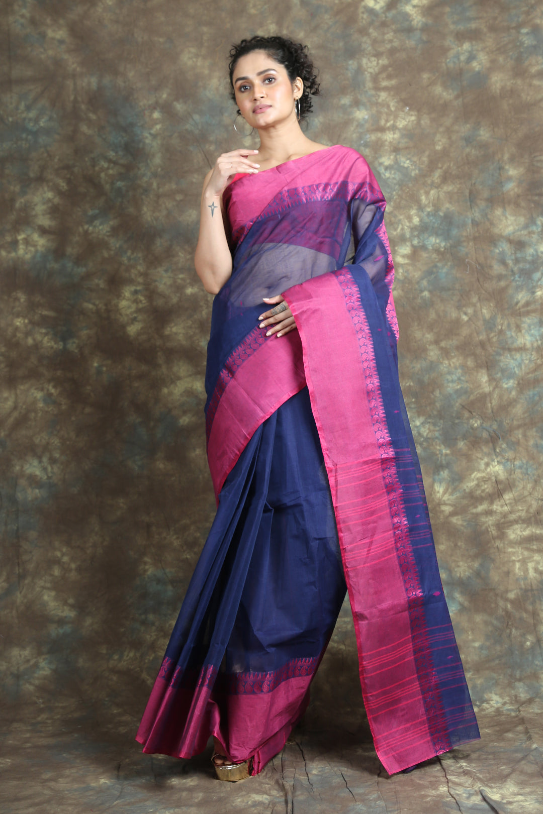 Blue Handwoven Tant Saree With Magenta Border