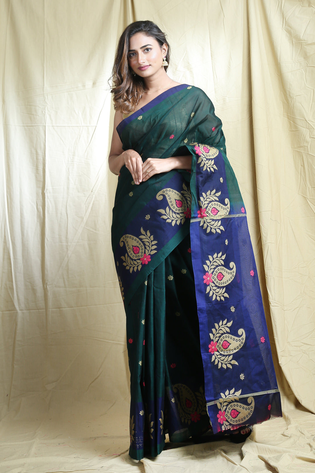 Green Blended Cotton Handwoven Soft Saree With Allover Leaf Design
