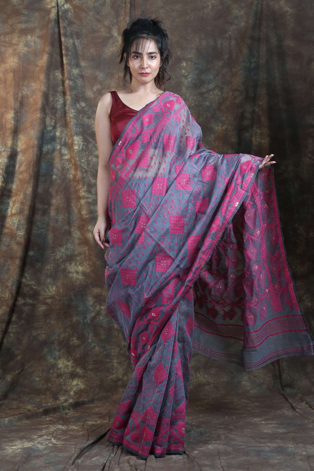 Grey Jamdani Saree With Allover Weaving