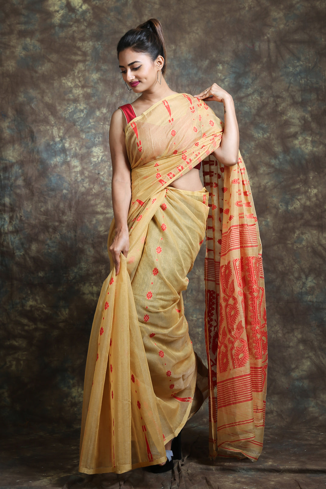 Beige Silk Cotton Handwoven Soft Saree With Allover Thread Weaving