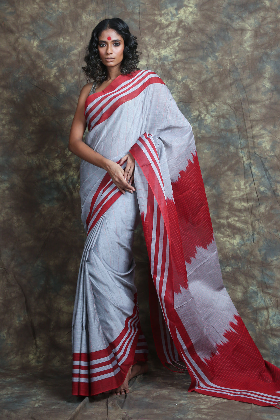 Silver Blended Cotton Handwoven Soft Saree With Stripe Border & Pallu