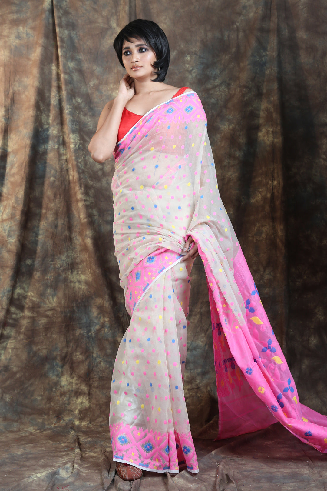 Pearl White Allover Weaving Jamdani Saree With Floral Pallu